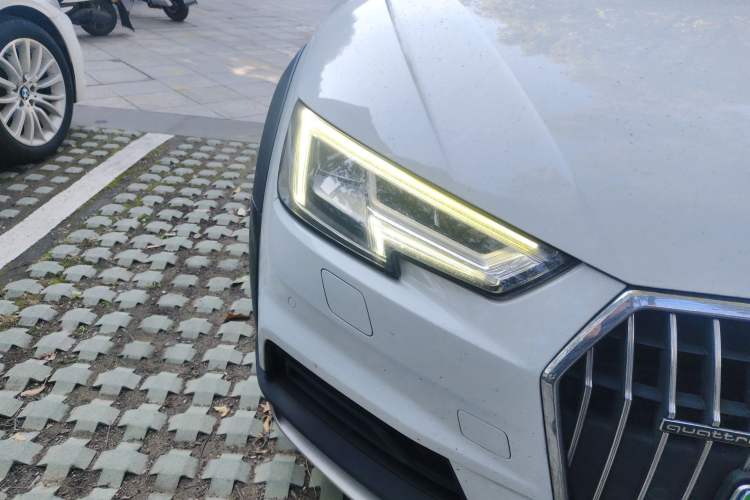 Used Audi A4 2017 45 TFSI allroad quattro Fashion Edition Right Front Headlight