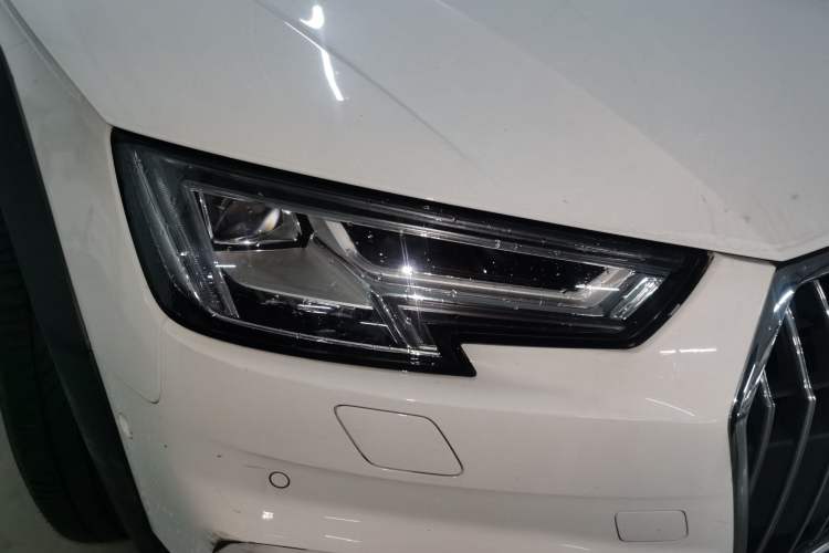 Used Audi A4 2017 45 TFSI allroad quattro Sport model Right Front Headlight