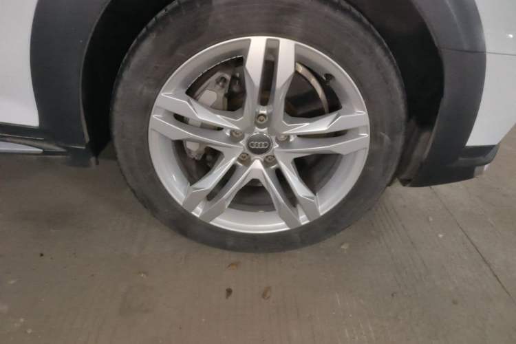 Used Audi A4 2017 45 TFSI allroad quattro Fashion Edition Right Front Wheel Hub