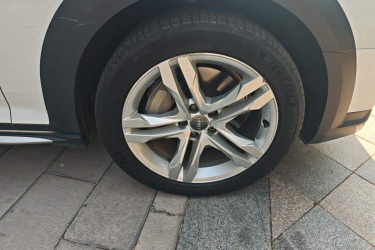 Used Audi A4 2017 45 TFSI allroad quattro Fashion Edition Right Front Wheel Hub