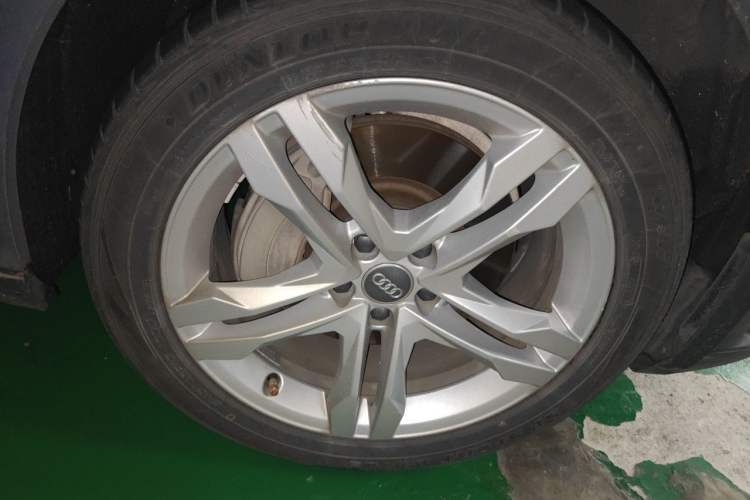 Used Audi A4 2017 45 TFSI allroad quattro Fashion Edition Right Front Wheel Hub