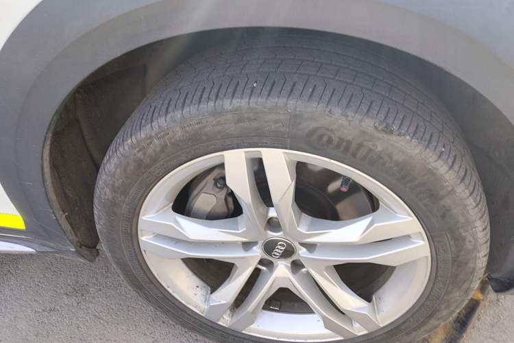 Used Audi A4 2017 45 TFSI allroad quattro Fashion Edition Right Front Wheel Hub