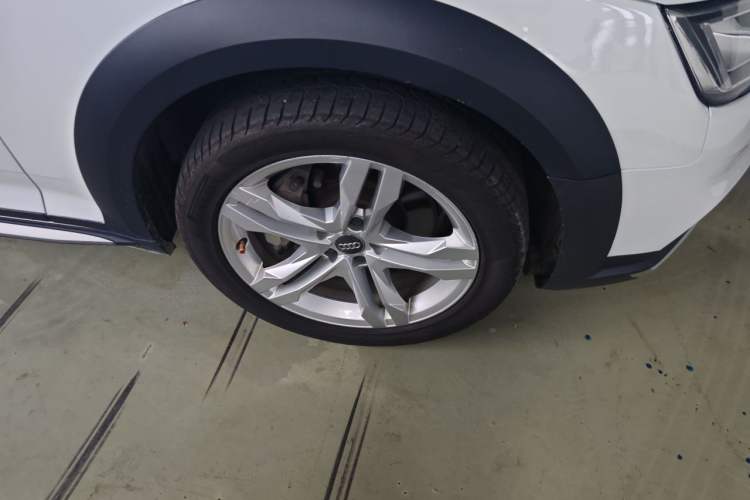 Used Audi A4 2017 45 TFSI allroad quattro Fashion Edition Right Front Wheel Hub