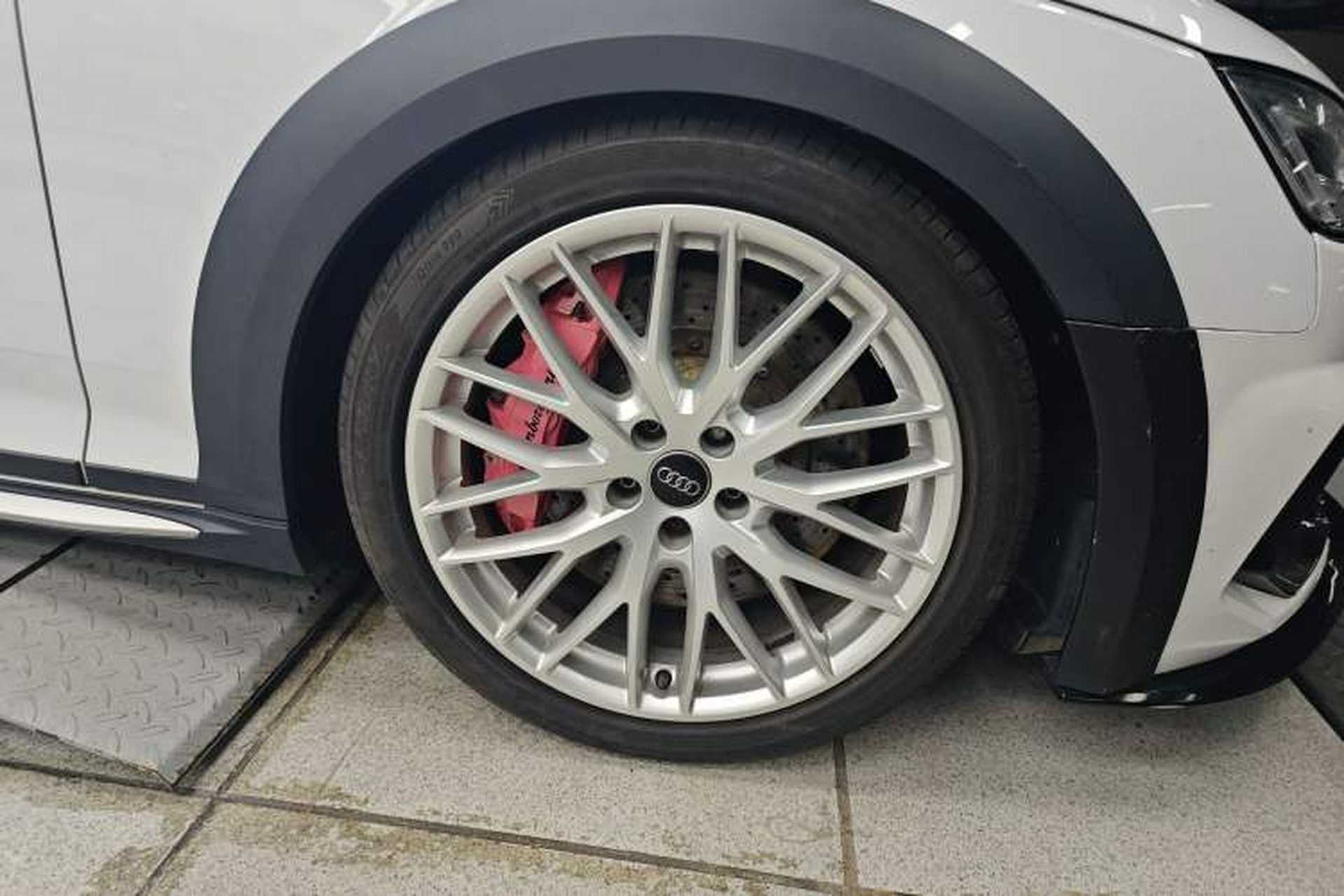 Used Audi A4 2017 45 TFSI allroad quattro Sport model Right Front Wheel Hub