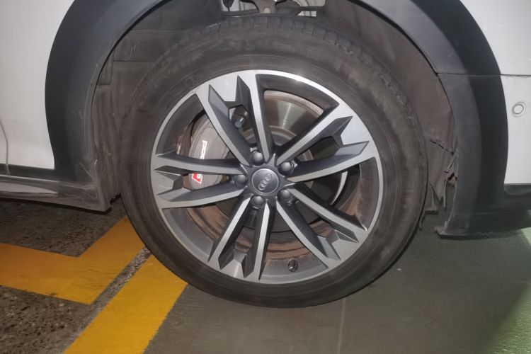 Used Audi A4 2017 45 TFSI allroad quattro Sport model Right Front Wheel Hub