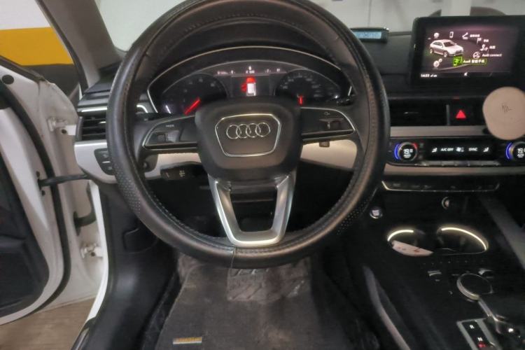 Used Audi A4 2017 45 TFSI allroad quattro Fashion Edition Steering Wheel