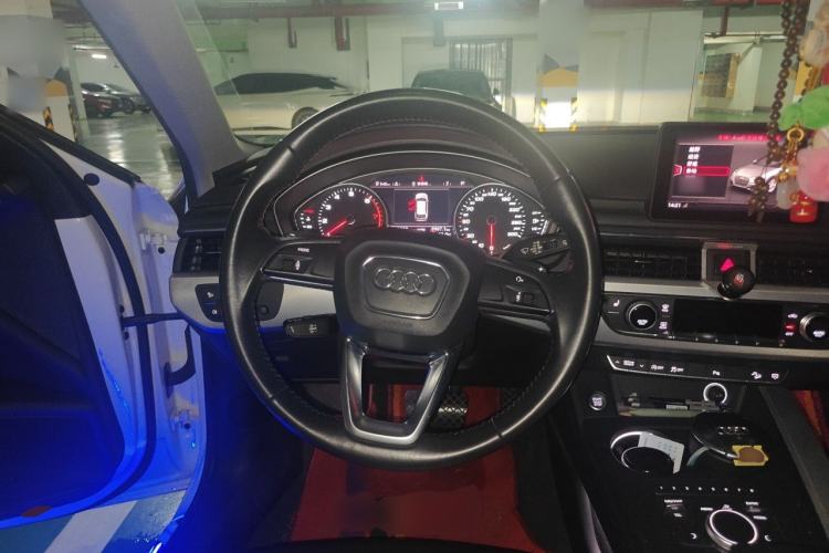 Used Audi A4 2017 45 TFSI allroad quattro Fashion Edition Steering Wheel