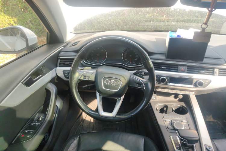 Used Audi A4 2017 45 TFSI allroad quattro Fashion Edition Steering Wheel