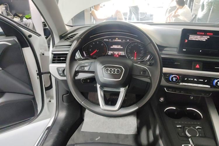 Used Audi A4 2017 45 TFSI allroad quattro Fashion Edition Steering Wheel