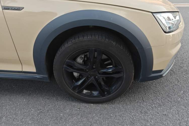 Used Audi A4 2017 45 TFSI allroad quattro Fashion Edition Right Front Wheel Hub