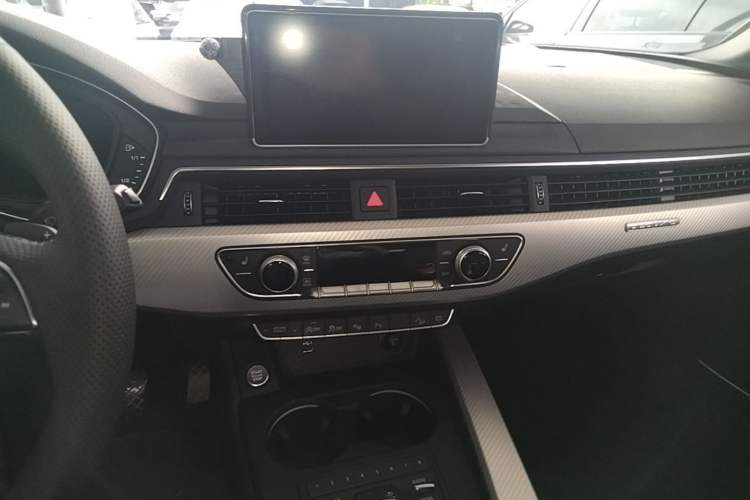 Used Audi A4 2019 45 TFSI allroad quattro Sport model Audio And AC Panel