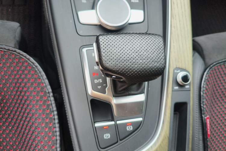 Used Audi A4 2019 45 TFSI allroad quattro Sport model Gear Lever
