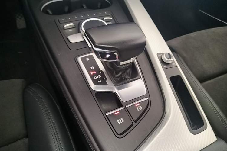 Used Audi A4 2019 45 TFSI allroad quattro Sport model Gear Lever