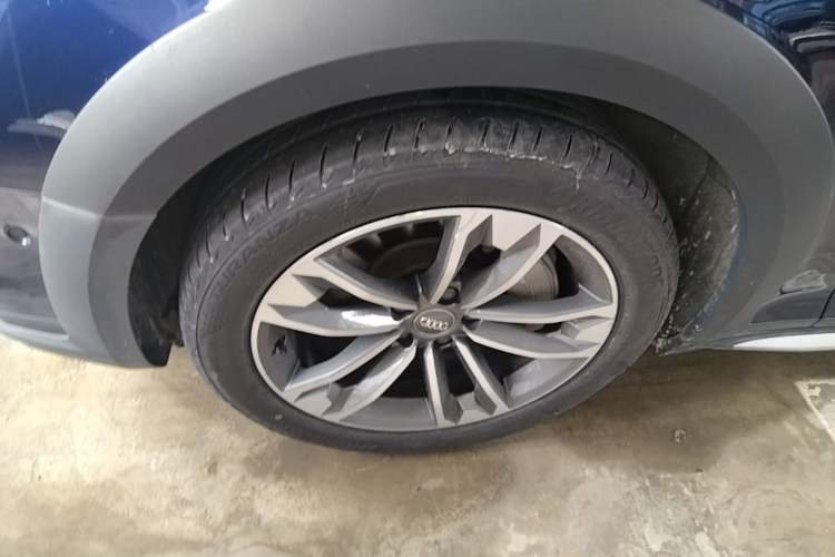 Used Audi A4 2019 45 TFSI allroad quattro Sport model Left Front Wheel Hub
