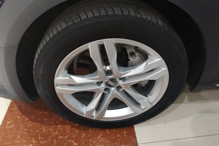 Used Audi A4 2019 45 TFSI allroad quattro Fashion Edition Left Front Wheel Hub