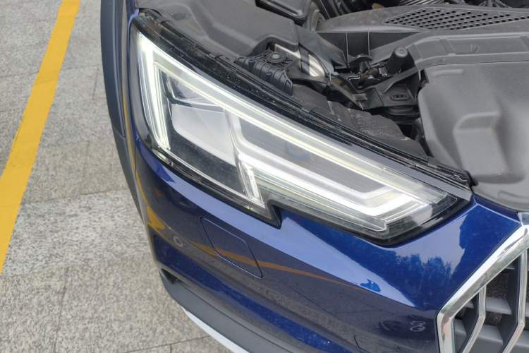 Used Audi A4 2019 45 TFSI allroad quattro Sport model Right Front Headlight