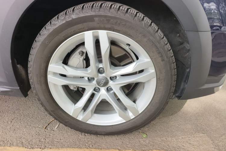 Used Audi A4 2019 45 TFSI allroad quattro Fashion Edition Right Front Wheel Hub