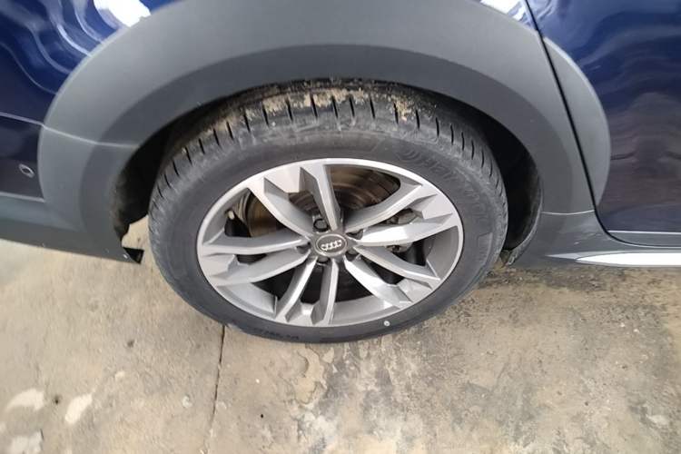 Used Audi A4 2019 45 TFSI allroad quattro Sport model Right Rear Wheel Hub