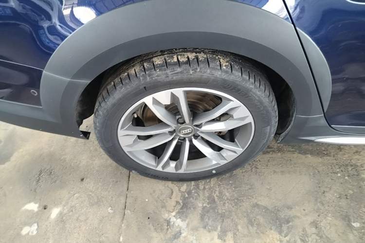 Used Audi A4 2019 45 TFSI allroad quattro Sport model Right Rear Wheel Hub