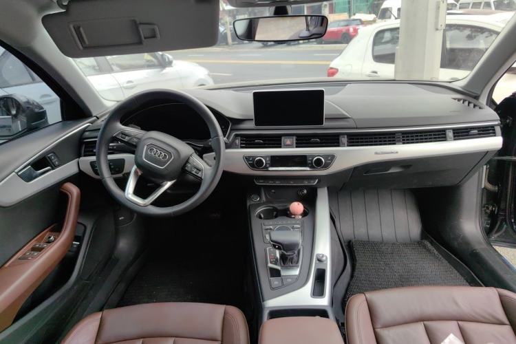 Used Audi A4 2019 45 TFSI allroad quattro Fashion Edition Center Console