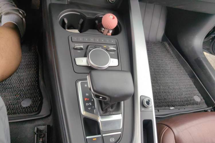 Used Audi A4 2019 45 TFSI allroad quattro Fashion Edition Gear Lever