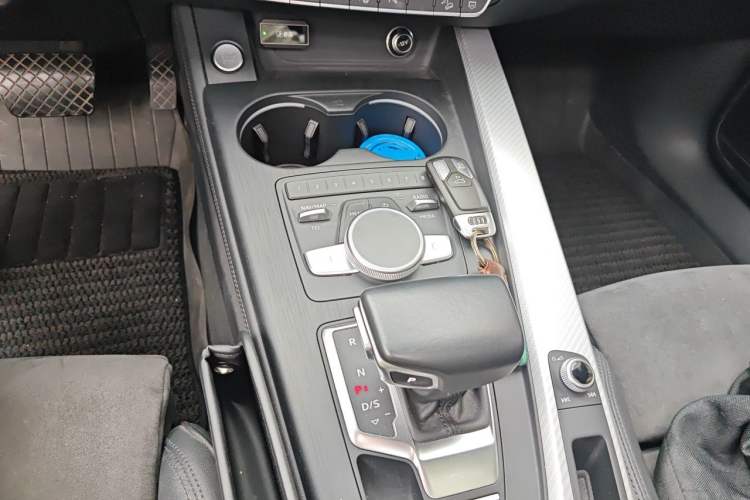 Used Audi A4 2019 45 TFSI allroad quattro Sport model Gear Lever