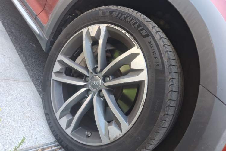 Used Audi A4 2019 45 TFSI allroad quattro Sport model Right Front Wheel Hub
