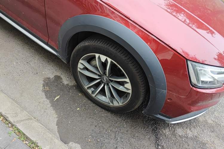Used Audi A4 2019 45 TFSI allroad quattro Sport model Right Front Wheel Hub
