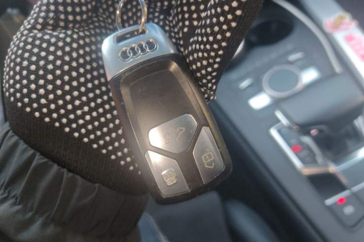 Used Audi A4 2019 45 TFSI allroad quattro Sport model Vehicle Key