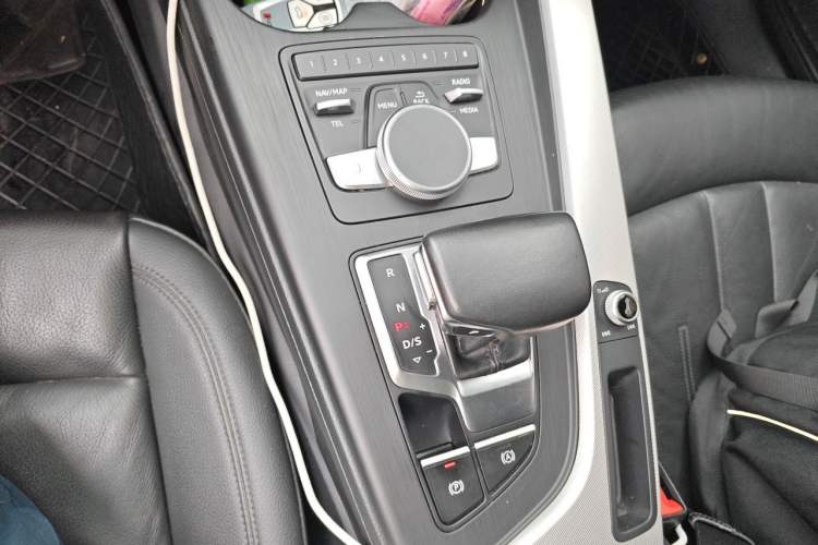 Used Audi A4 2019 45 TFSI allroad quattro Fashion Edition Gear Lever