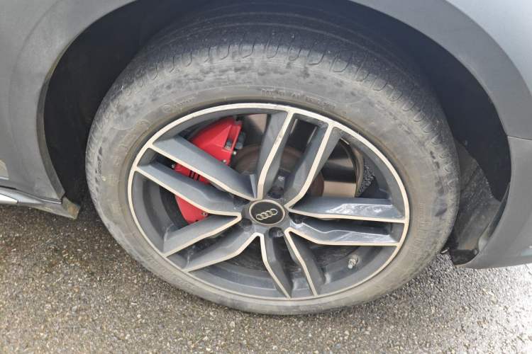 Used Audi A4 2019 45 TFSI allroad quattro Fashion Edition Right Front Wheel Hub