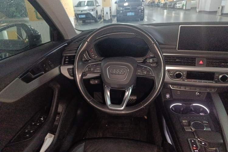 Used Audi A4 2019 45 TFSI allroad quattro Fashion Edition Steering Wheel