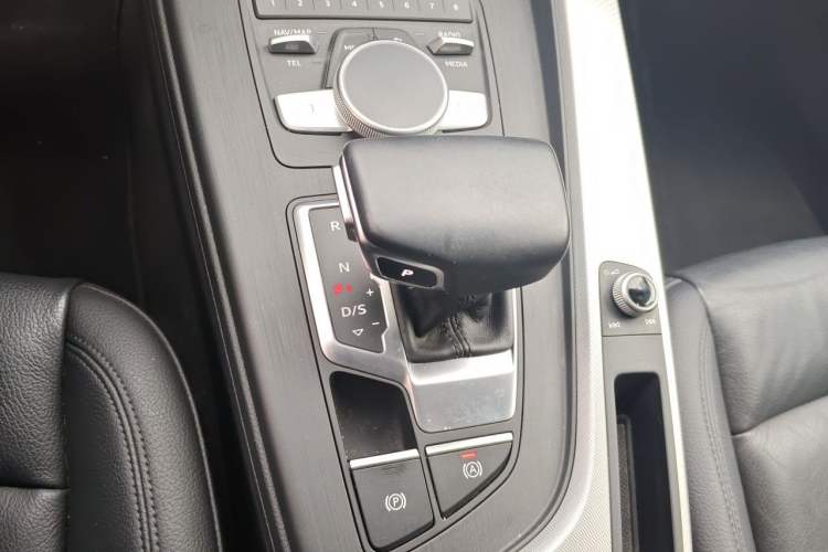 Used Audi A4 2019 45 TFSI allroad quattro Fashion Edition Gear Lever