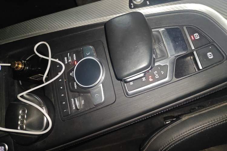 Used Audi A4 2019 45 TFSI allroad quattro Sport model Gear Lever
