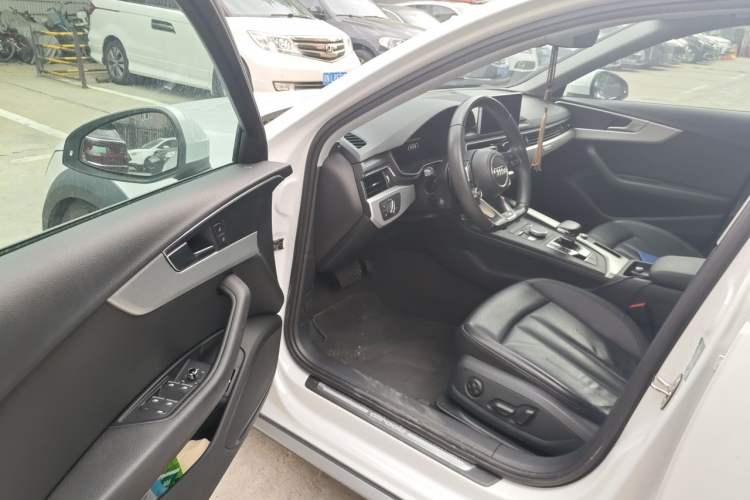 Used Audi A4 2019 45 TFSI allroad quattro Fashion Edition Interior 3