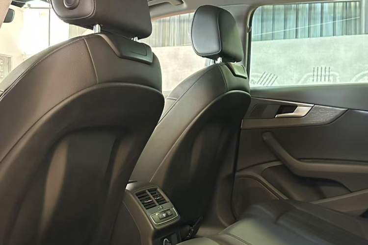 Used Audi A4 2019 45 TFSI allroad quattro Fashion Edition Interior 3