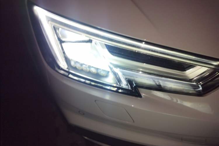 Used Audi A4 2019 45 TFSI allroad quattro Fashion Edition Right Front Headlight