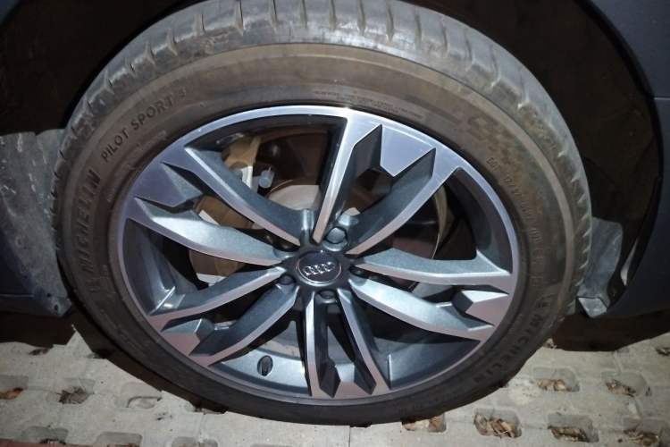 Used Audi A4 2019 45 TFSI allroad quattro Fashion Edition Right Front Wheel Hub