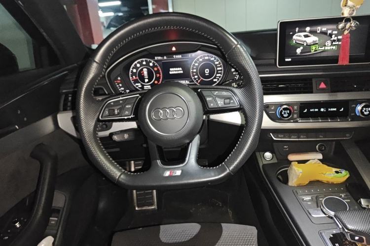 Used Audi A4 2020 Avant Futurist 40 TFSI Luxury Dynamic Model Steering Wheel