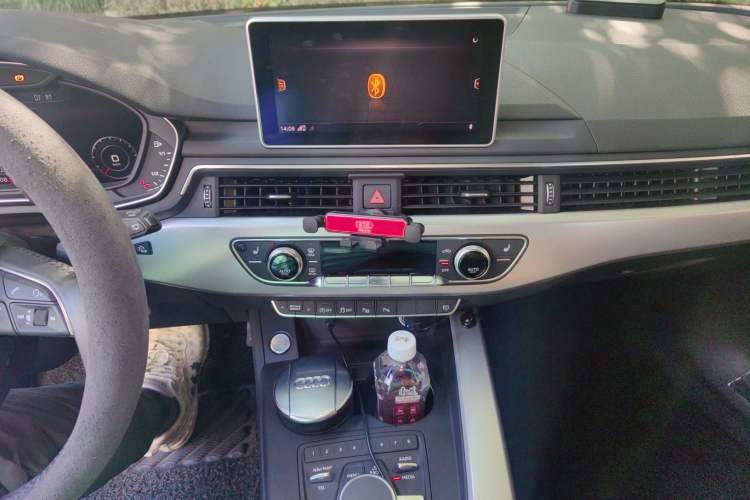 Used Audi A4 2020 Avant Avant-garde 40 TFSI Fashionable and Dynamic Model Audio And AC Panel