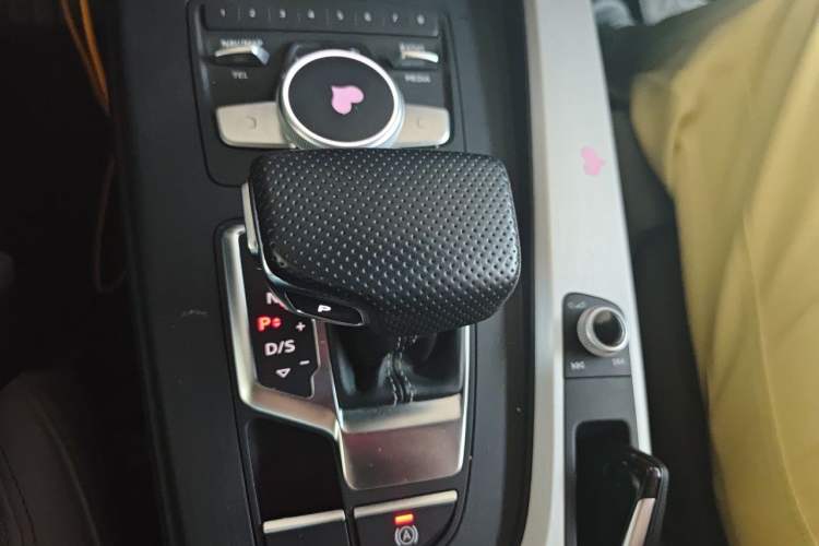 Used Audi A4 2020 Avant Futurist 40 TFSI Luxury Dynamic Model Gear Lever