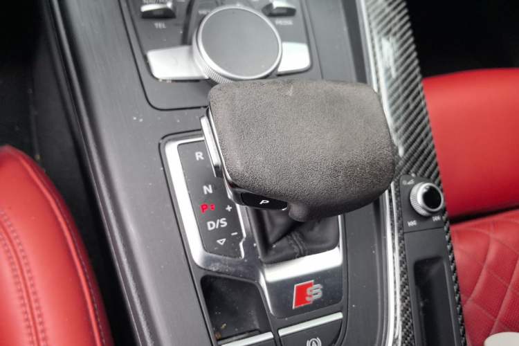 Used Audi A4 2020 Avant Futurist 40 TFSI Luxury Dynamic Model Gear Lever