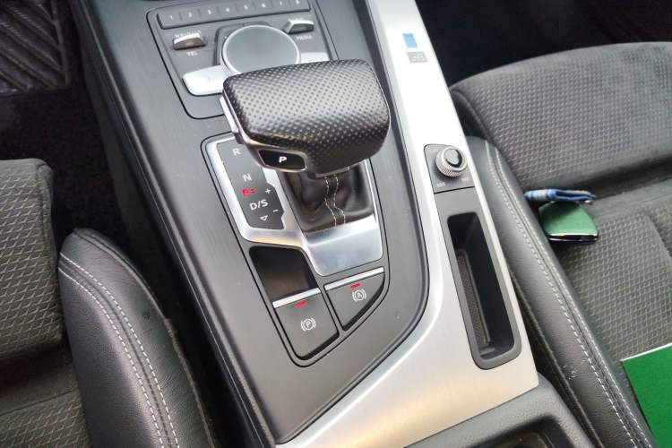 Used Audi A4 2020 Avant Futurist 40 TFSI Luxury Dynamic Model Gear Lever