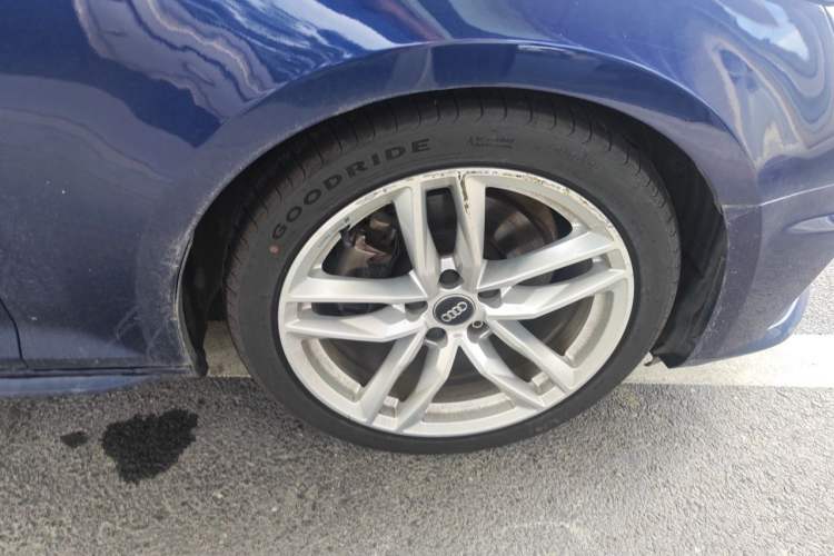 Used Audi A4 2020 Avant Futurist 40 TFSI Luxury Dynamic Model Right Front Wheel Hub