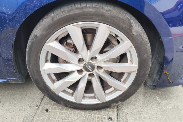 Used Audi A4 2020 Avant Avant-garde 40 TFSI Fashionable and Dynamic Model Right Front Wheel Hub