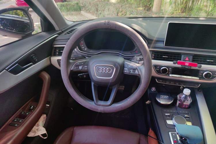 Used Audi A4 2020 Avant Avant-garde 40 TFSI Fashionable and Dynamic Model Steering Wheel
