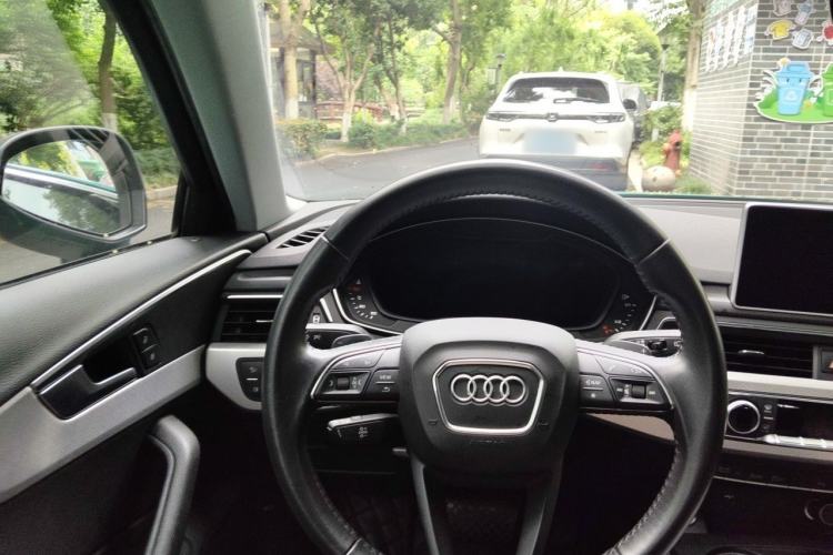 Used Audi A4 2020 Avant Avant-garde 40 TFSI Fashionable and Dynamic Model Steering Wheel