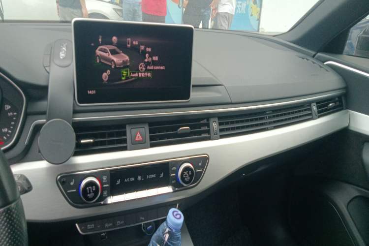 Used Audi A4 2020 Avant Avant-garde 40 TFSI Fashionable and Dynamic Model Audio And AC Panel
