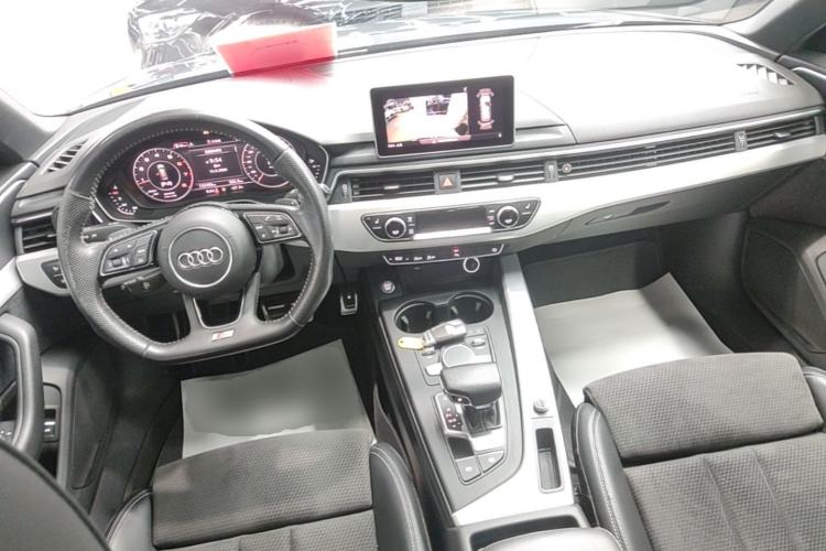 Used Audi A4 2020 Avant Futurist 40 TFSI Luxury Dynamic Model Center Console