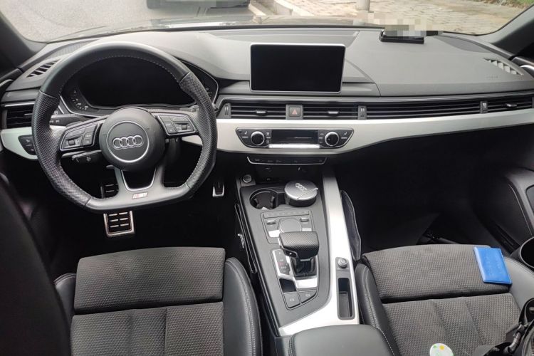 Used Audi A4 2020 Avant Futurist 40 TFSI Luxury Dynamic Model Center Console